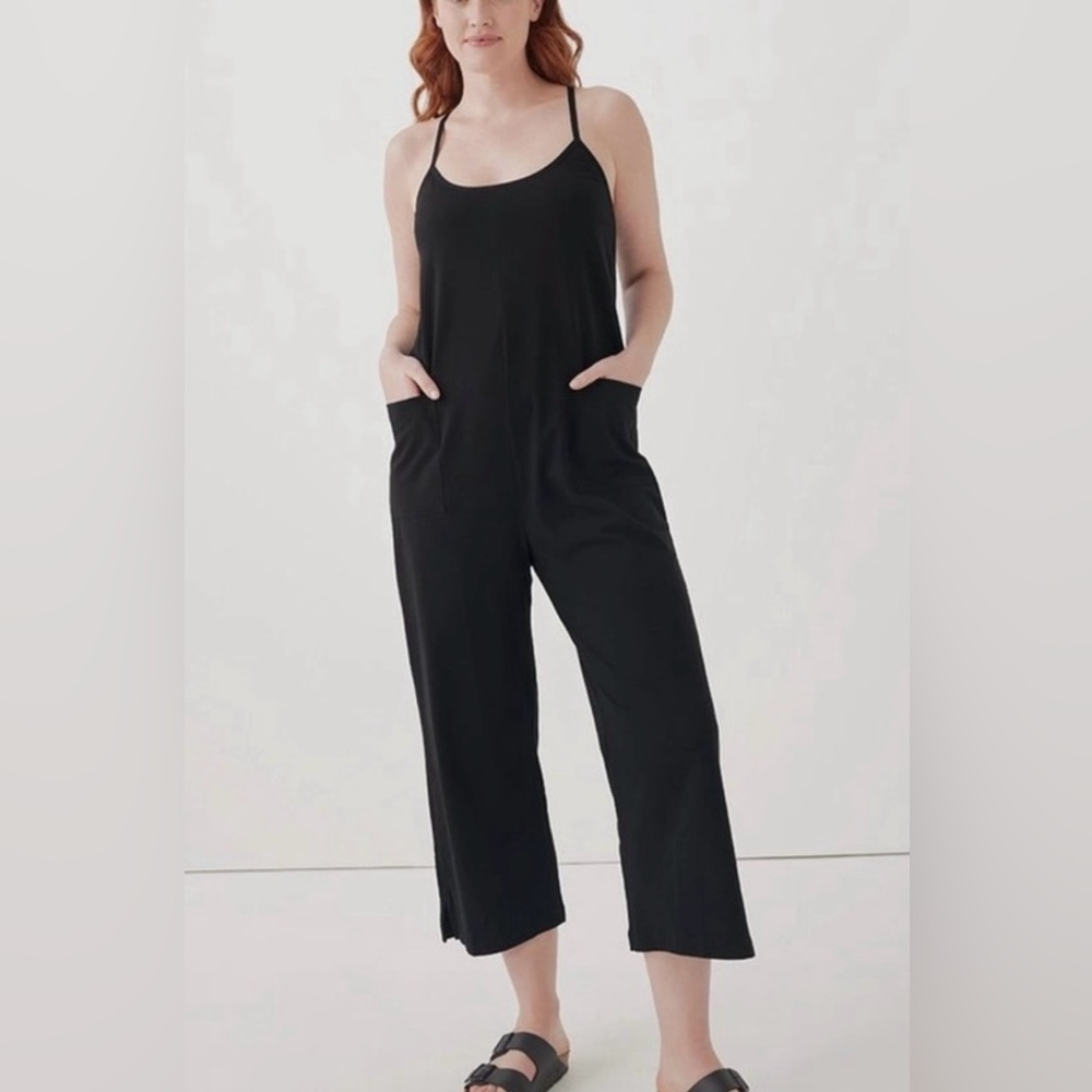 NWT Pact organic cotton jumpsuit in black. Women’s small